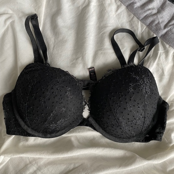 Bundle of Victoria’s Secret Push-up Bras - Picture 1 of 4